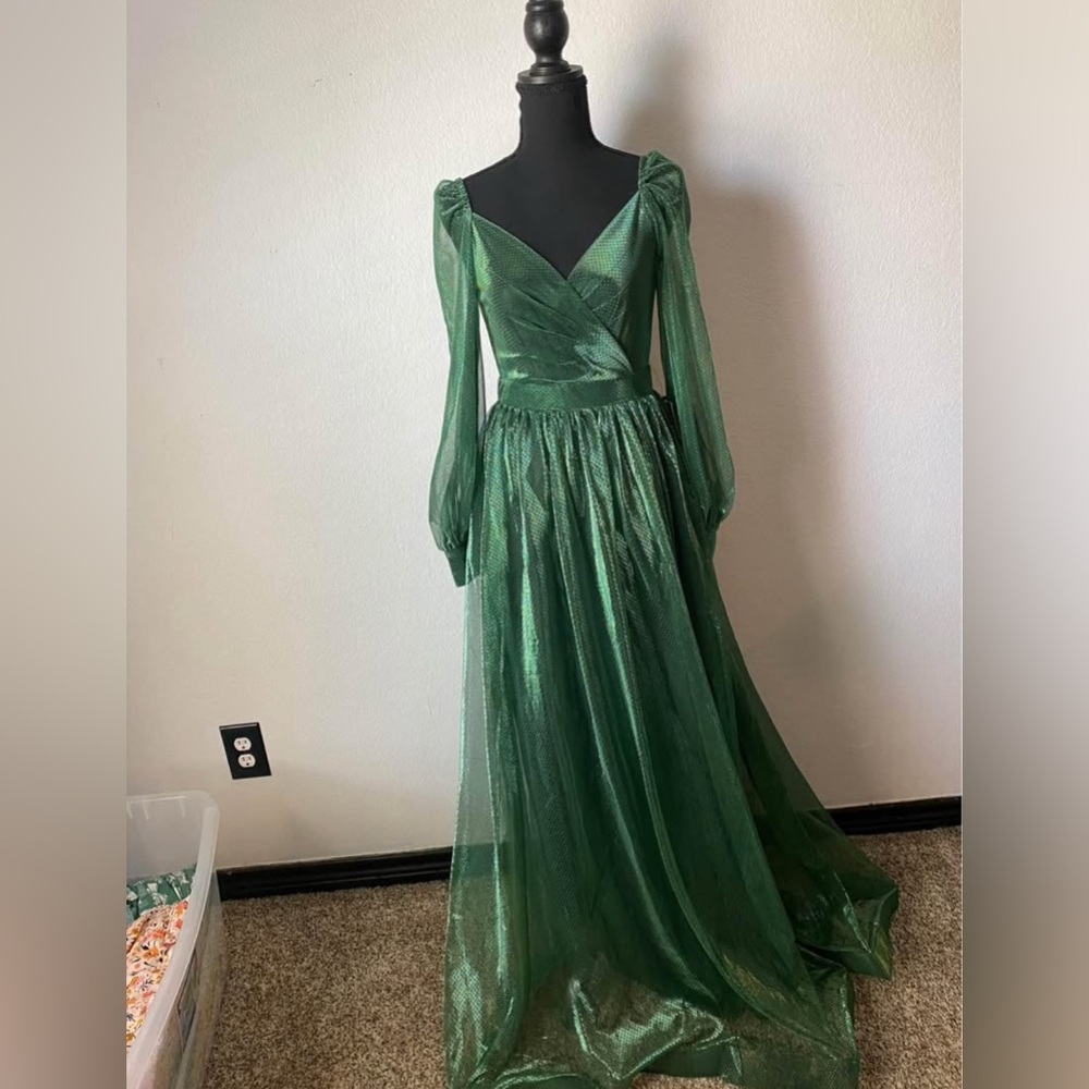 Elegant Green Evening Gown